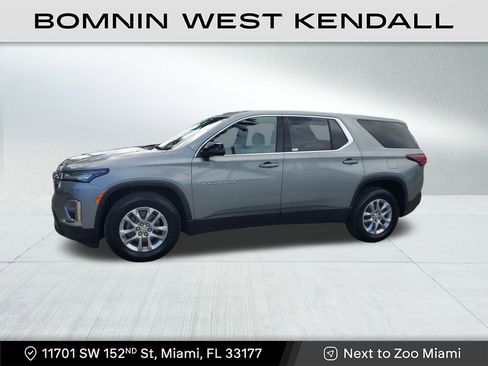 Used 2023 Chevrolet Traverse LS image 4