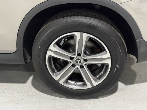 Used 2021 Mercedes-Benz GLC 300 4MATIC w/ Premium Package image 43