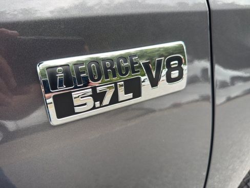 Used 2019 Toyota Tundra SR5 w/ SR5 Upgrade Package AWD/4WD image 17