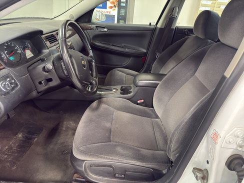Used 2014 Chevrolet Impala LT w/ LT Sunroof Package FWD image 8