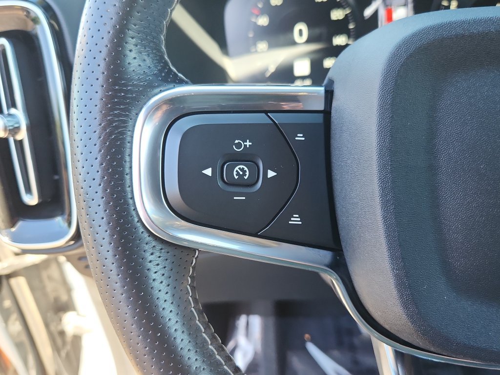 Used 2021 Volvo XC40 T5 R-Design w/ Climate Package AWD/4WD image 19