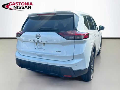 Used 2025 Nissan Rogue SV AWD/4WD image 7