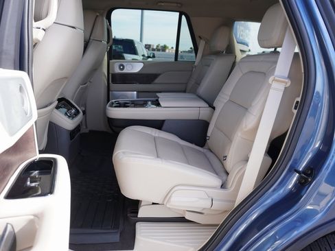 Used 2020 Lincoln Navigator Reserve w/ Luxury Package image 23