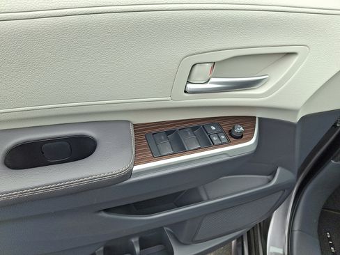 Used 2023 Toyota Sienna XLE image 12