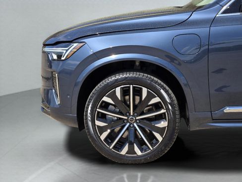 New 2026 Volvo XC90 T8 Plus w/ Protection Package Premier AWD/4WD image 11