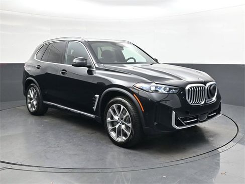 New 2026 BMW X5 xDrive50e image 2
