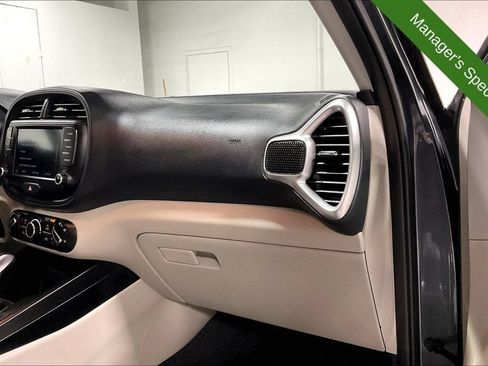 Used 2025 Kia Soul LX FWD image 19