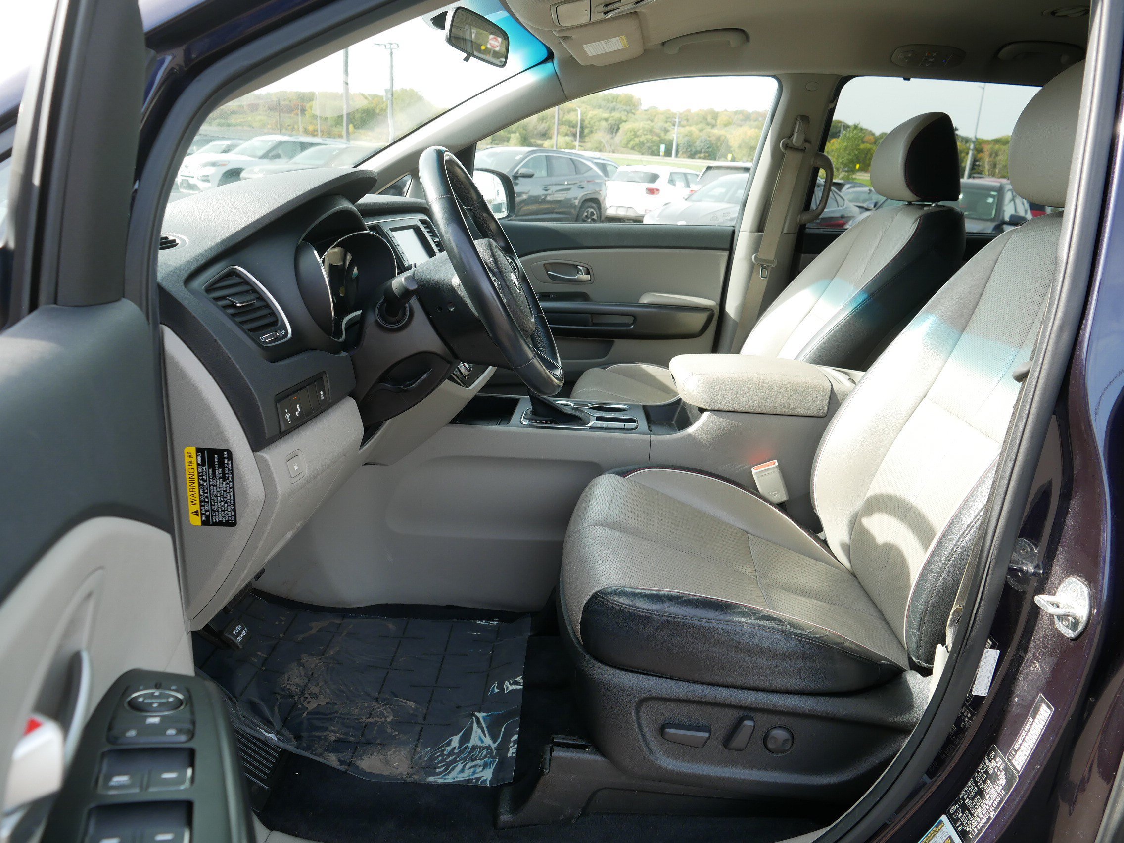 Used 2020 Kia Sedona EX FWD image 12