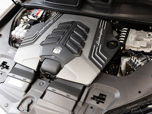 Used 2021 Lamborghini Urus image 38