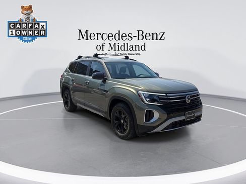 Used 2024 Volkswagen Atlas Peak Edition SE AWD/4WD image 2