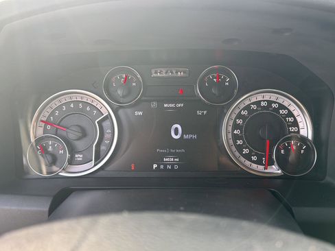 Used 2019 RAM 1500 Classic SLT w/ Luxury Group image 16