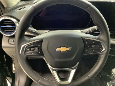 Used 2025 Chevrolet Trax LT w/ Driver Confidence Package image 12