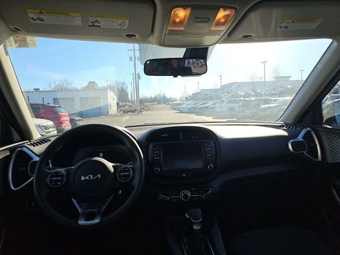 Used 2023 Kia Soul LX image 10