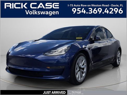 Used 2021 Tesla Model 3 Standard Range Plus RWD image 1