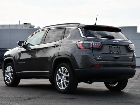 Used 2023 Jeep Compass Latitude AWD/4WD image 5