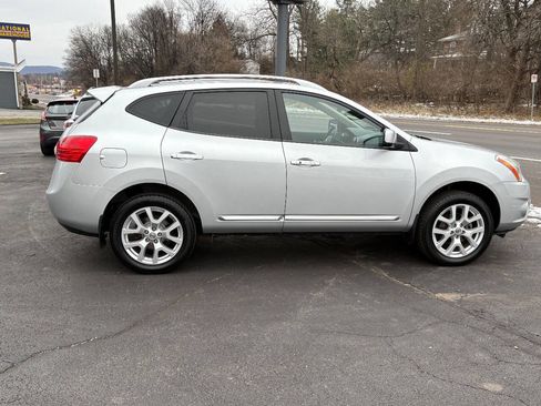 Used 2011 Nissan Rogue SV w/ SL Pkg image 4