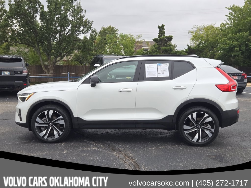 Certified 2023 Volvo XC40 B5 Plus w/ Protection Package Premier AWD/4WD image 4