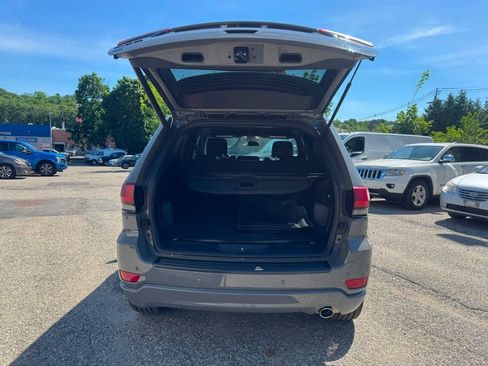 Used 2021 Jeep Grand Cherokee Laredo X AWD/4WD image 6
