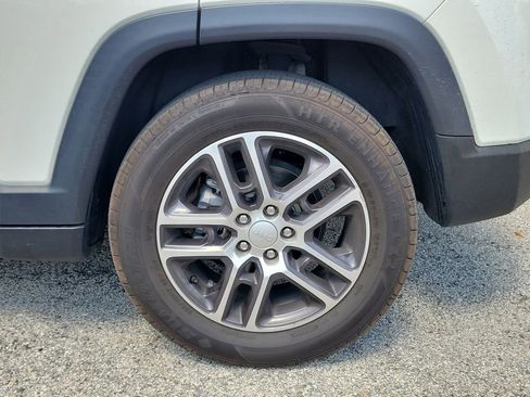 Used 2019 Jeep Compass Latitude FWD image 14