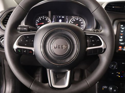 Used 2023 Jeep Renegade Latitude AWD/4WD image 3