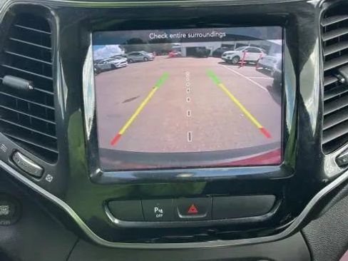 Used 2019 Jeep Cherokee Limited image 22