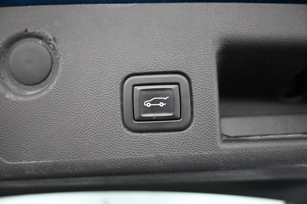 Used 2021 Chevrolet Equinox LT FWD image 32