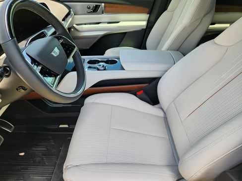 New 2026 Cadillac Vistiq Sport w/ LPO, Floor Liner Package image 9