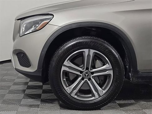 Used 2019 Mercedes-Benz GLC 300 4MATIC image 11