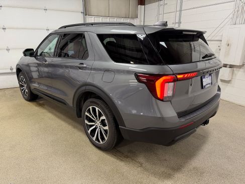 Certified 2025 Ford Explorer ST-Line AWD/4WD image 7