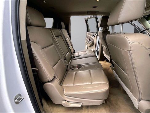 Used 2018 Chevrolet Suburban LT RWD image 24