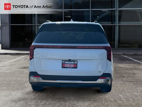 Used 2025 Kia Carnival SX image 11