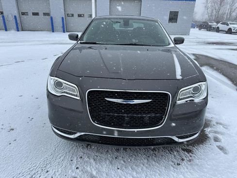 Used 2022 Chrysler 300 Touring image 9