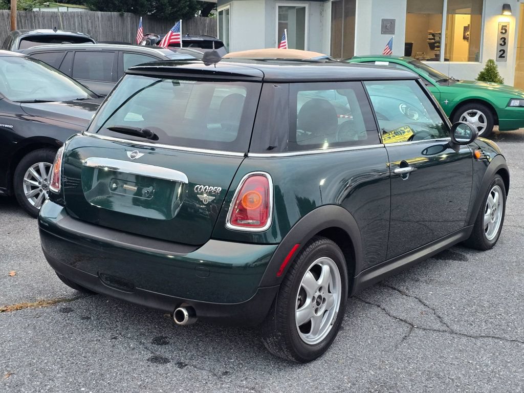 Used 2010 MINI Cooper Hardtop FWD image 4