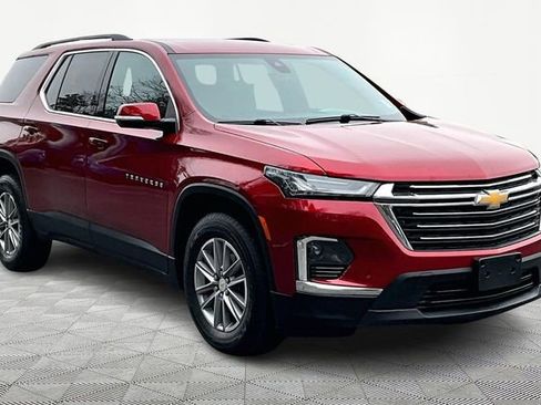 Used 2023 Chevrolet Traverse LT image 1