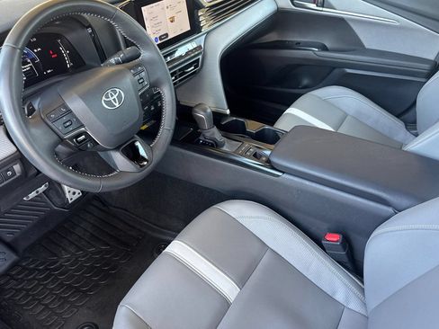 Used 2026 Toyota Camry SE FWD image 10