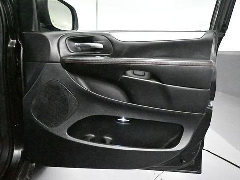 Used 2018 Dodge Grand Caravan GT image 38
