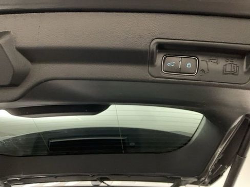 Used 2022 Ford Explorer XLT w/ Equipment Group 202A image 32