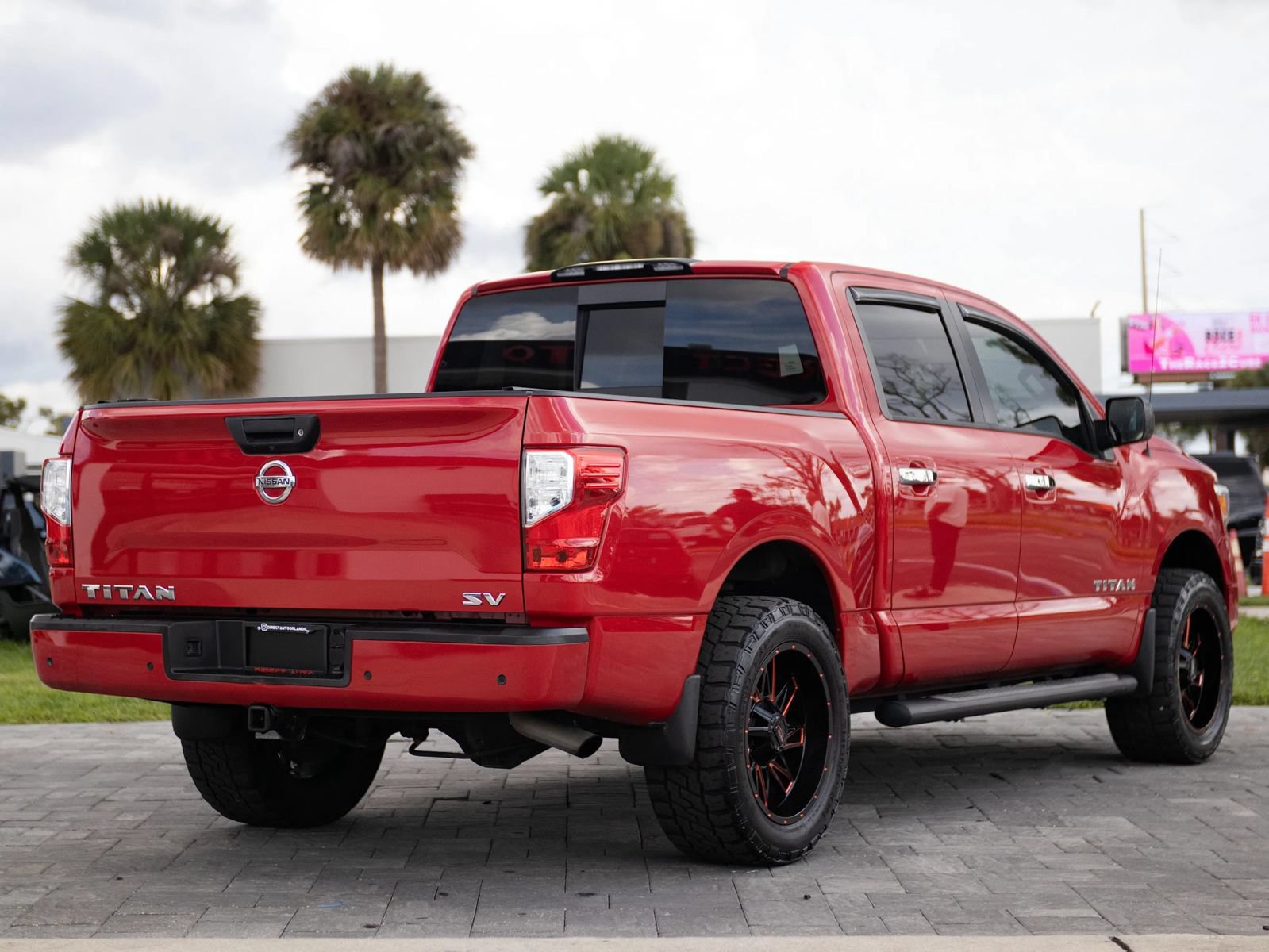 Used 2021 Nissan Titan SV w/ SV Convenience Package RWD image 12