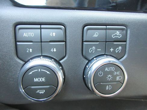New 2026 GMC Sierra 1500 SLT w/ SLT Premium Package AWD/4WD image 18