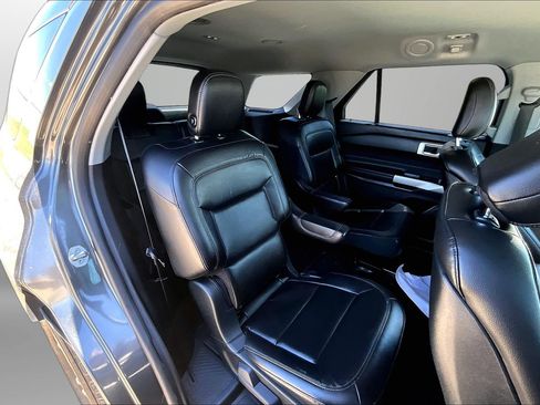 Used 2020 Ford Explorer XLT w/ Equipment Group 202A RWD image 17