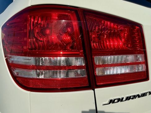 Used 2020 Dodge Journey SE image 15