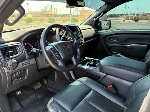 Used 2024 Nissan Titan PRO-4X w/ Pro-4x Convenience Package AWD/4WD image 12