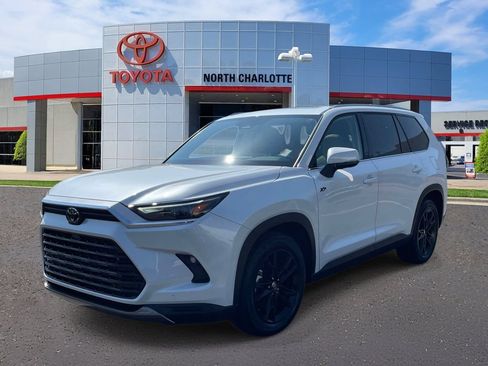 Used 2026 Toyota Grand Highlander FWD image 5