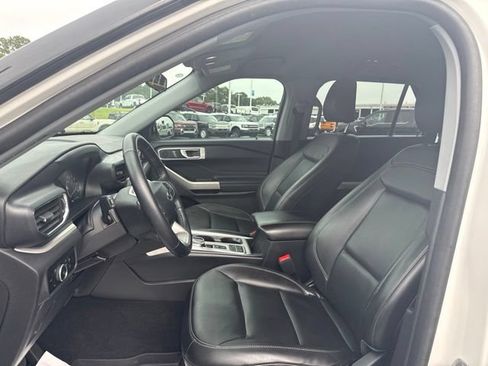 Used 2023 Ford Explorer XLT w/ Equipment Group 202A RWD image 12