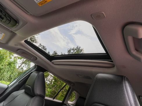 Used 2023 Toyota Corolla Cross XLE w/ Convenience Package FWD image 21