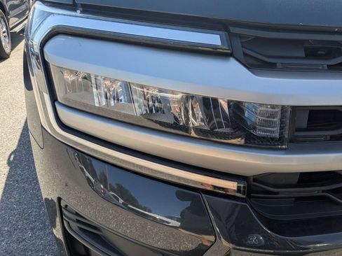 Used 2024 Ford Expedition XLT AWD/4WD image 9