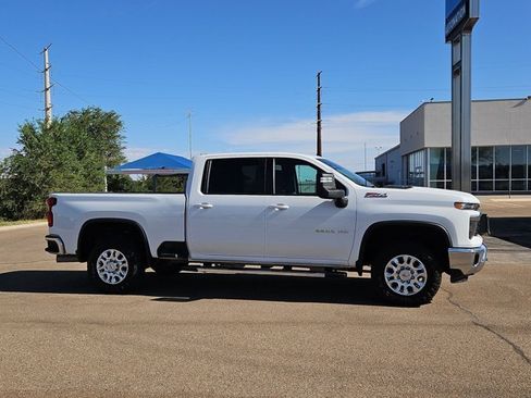 Used 2024 Chevrolet Silverado 2500 LT AWD/4WD image 4