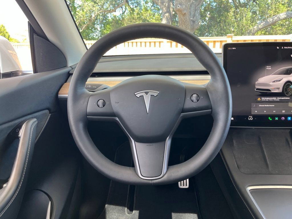Used 2022 Tesla Model Y Performance AWD/4WD image 31