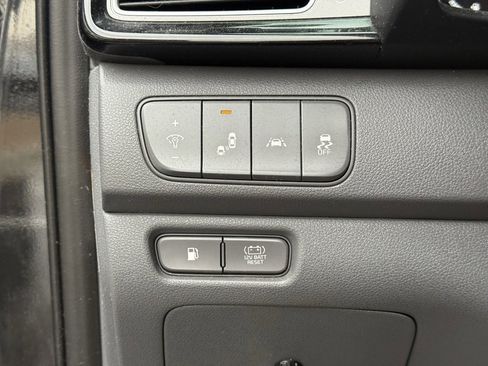 Used 2017 Kia Niro EX image 17