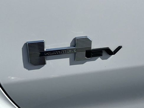Certified 2025 GMC Hummer EV 2X AWD/4WD image 32